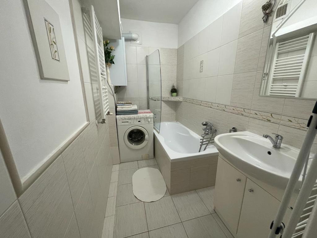 Apartamento Attic Flat In The Center Bratislava Exterior foto